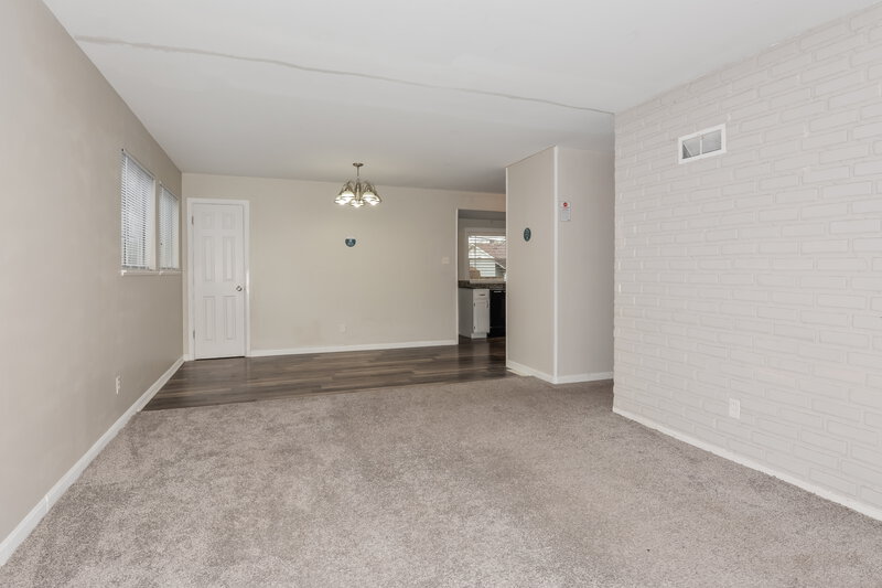 1,290/Mo, 735 Mullanphy Rd Florissant, MO 63031 Living Room View