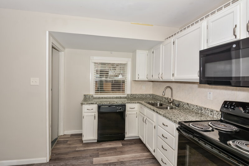 1,290/Mo, 735 Mullanphy Rd Florissant, MO 63031 Kitchen View 2