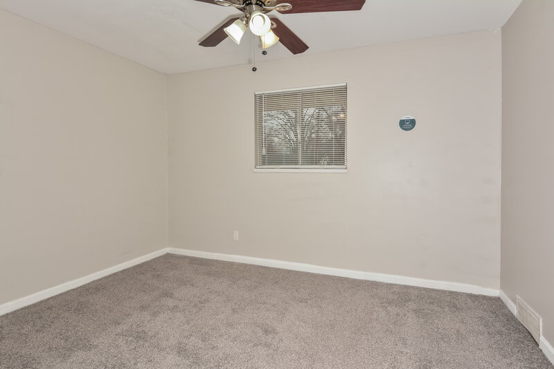 1,290/Mo, 735 Mullanphy Rd Florissant, MO 63031 Main Bedroom View