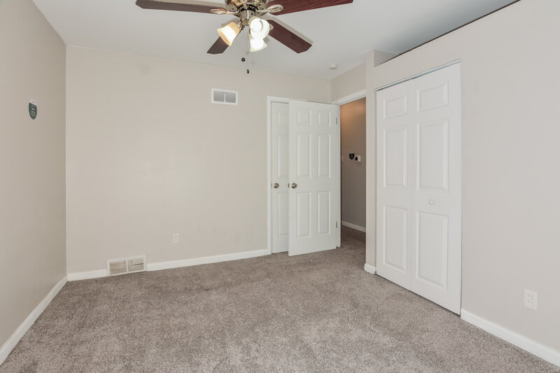 1,290/Mo, 735 Mullanphy Rd Florissant, MO 63031 Main Bedroom View 2