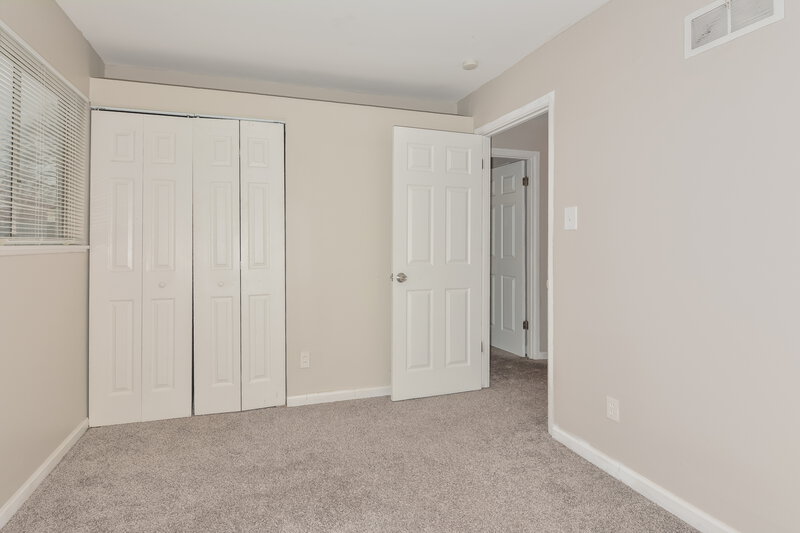 1,290/Mo, 735 Mullanphy Rd Florissant, MO 63031 Bedroom View