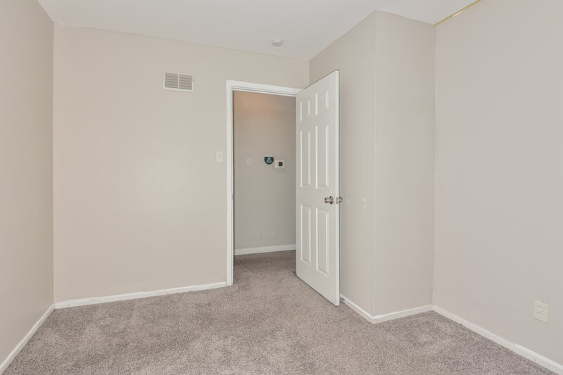 1,290/Mo, 735 Mullanphy Rd Florissant, MO 63031 Bedroom View 3