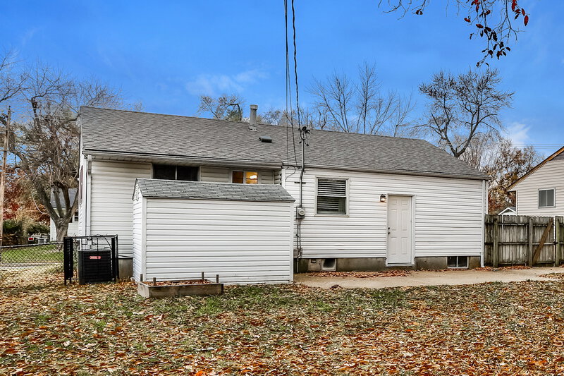 1,290/Mo, 735 Mullanphy Rd Florissant, MO 63031 Rear View 3