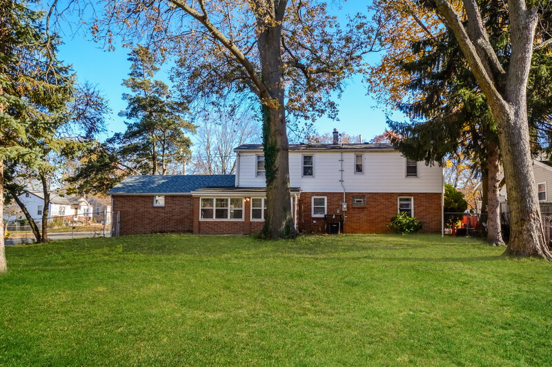 2,115/Mo, 765 Boone St Florissant, MO 63031 Rear View 5