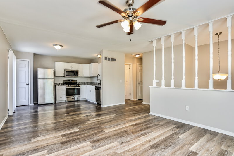 1,665/Mo, 1637 Ventnor Dr Florissant, MO 63031 Living Room View 2