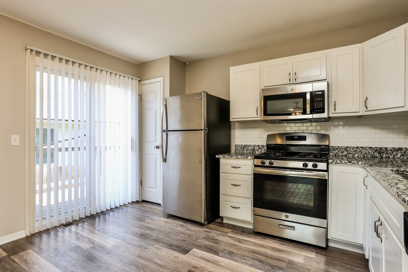 1,665/Mo, 1637 Ventnor Dr Florissant, MO 63031 Kitchen View