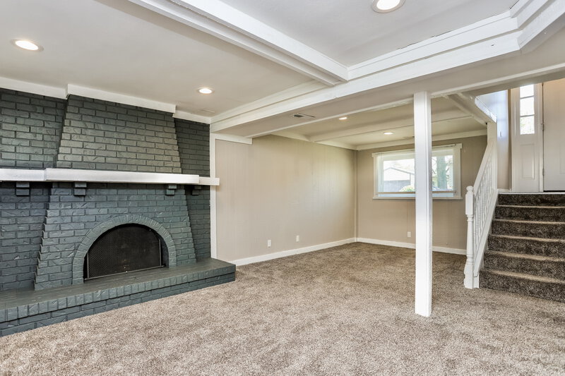 1,665/Mo, 1637 Ventnor Dr Florissant, MO 63031 Family Room View 2