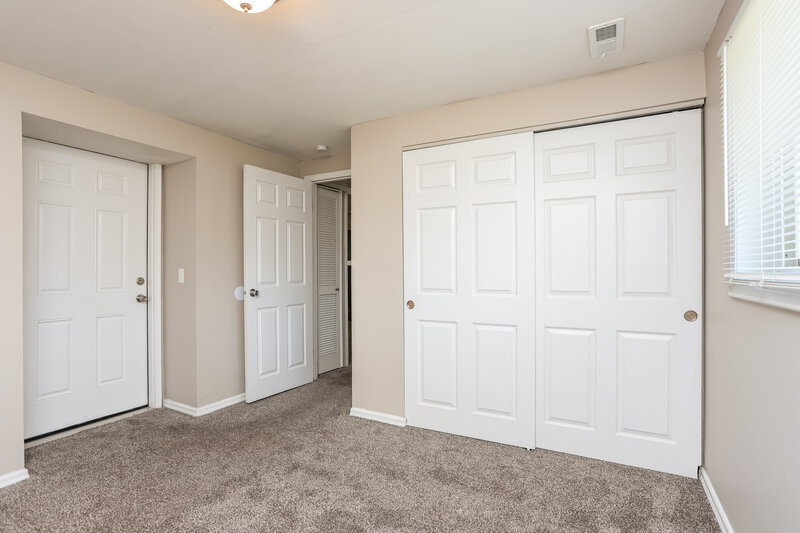 1,665/Mo, 1637 Ventnor Dr Florissant, MO 63031 Main Bedroom View