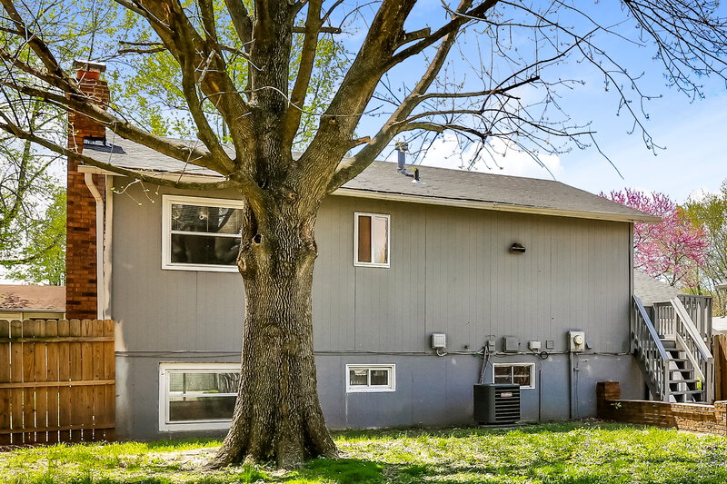 1,665/Mo, 1637 Ventnor Dr Florissant, MO 63031 Rear View