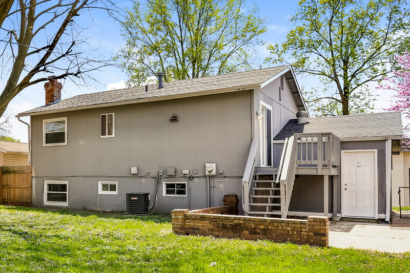 1,665/Mo, 1637 Ventnor Dr Florissant, MO 63031 Rear View 2