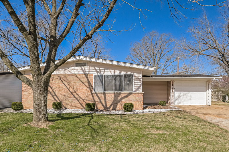 2,340/Mo, 1635 Trotter Way Florissant, MO 63031 External View
