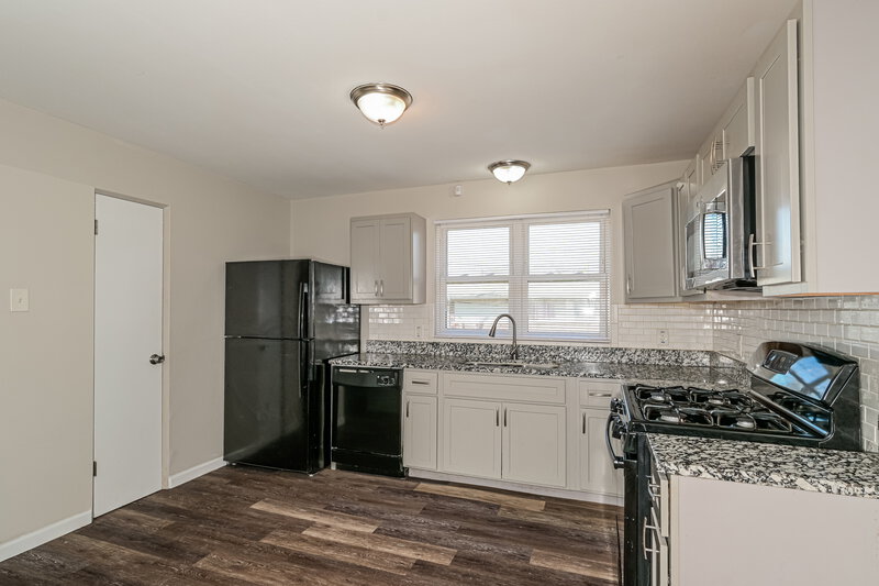 2,340/Mo, 1635 Trotter Way Florissant, MO 63031 Kitchen View