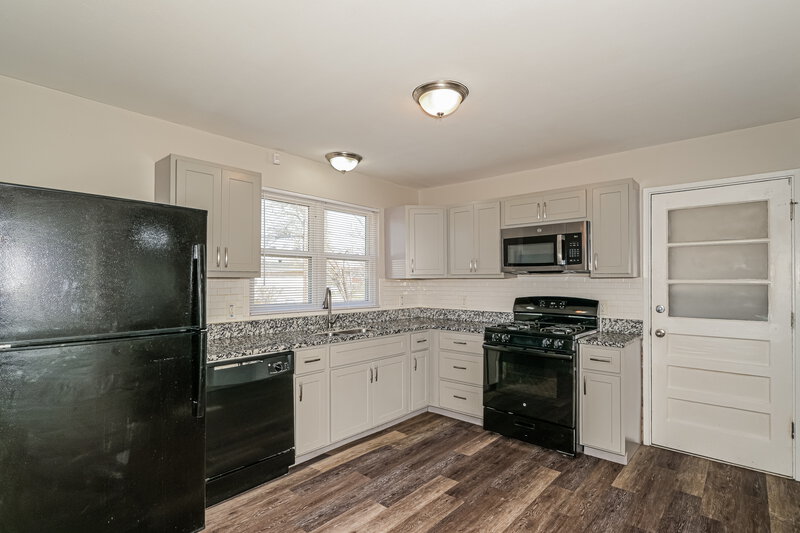 2,340/Mo, 1635 Trotter Way Florissant, MO 63031 Kitchen View 2