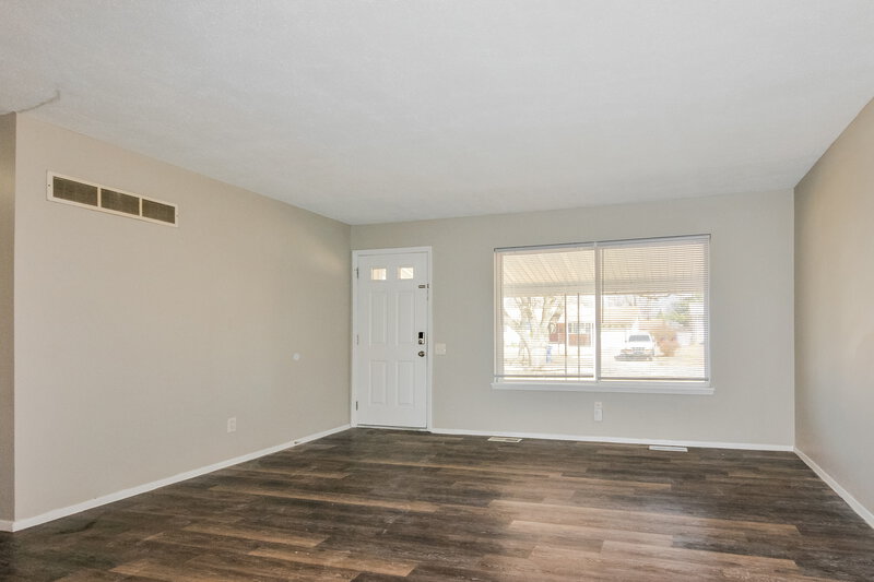 1,755/Mo, 1570 Tahoe Dr Florissant, MO 63031 Living Room View