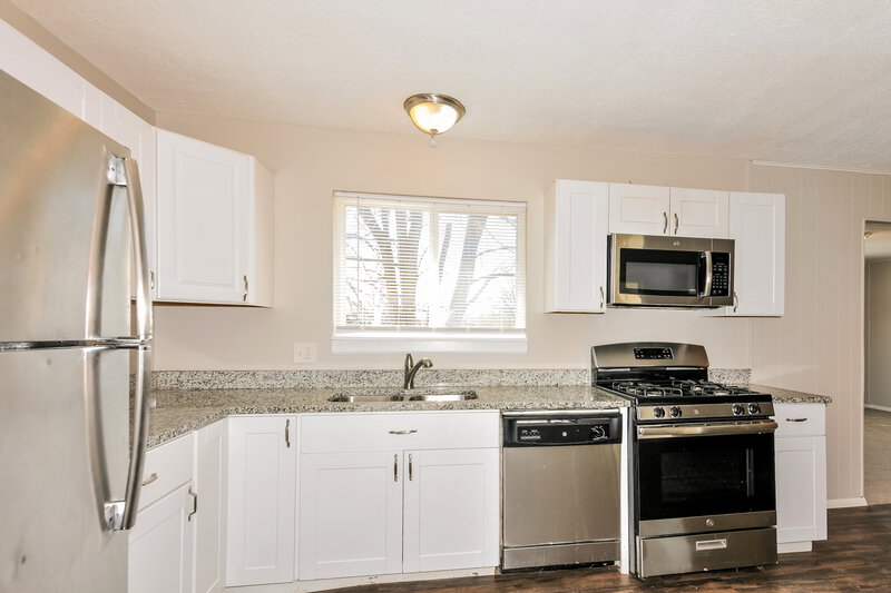 1,755/Mo, 1570 Tahoe Dr Florissant, MO 63031 Kitchen View 2