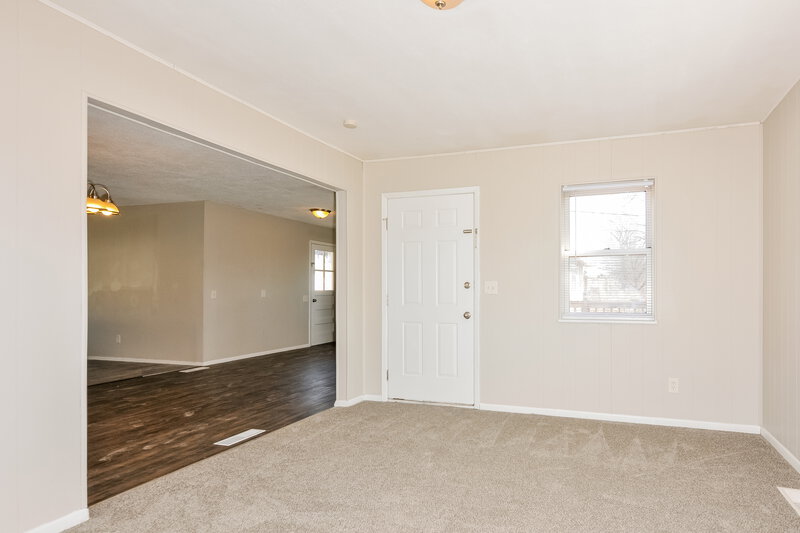 1,755/Mo, 1570 Tahoe Dr Florissant, MO 63031 Sunroom View