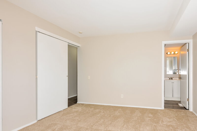 1,755/Mo, 1570 Tahoe Dr Florissant, MO 63031 Main Bedroom View 2