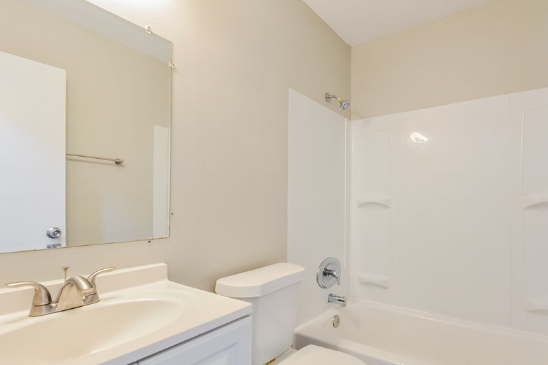 1,755/Mo, 1570 Tahoe Dr Florissant, MO 63031 Bathroom View