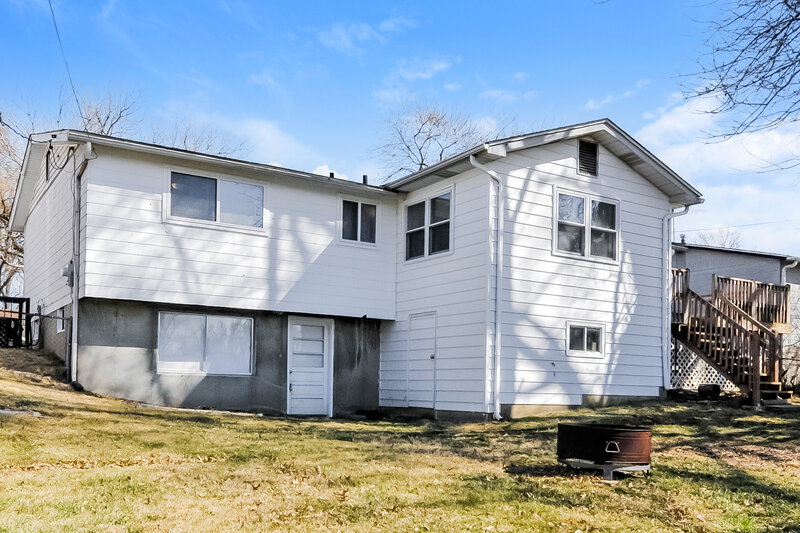 1,755/Mo, 1570 Tahoe Dr Florissant, MO 63031 Rear View 2