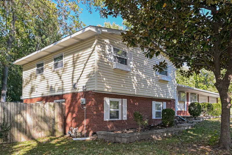 1,995/Mo, 3935 Parker Rd Florissant, MO 63033 Front View