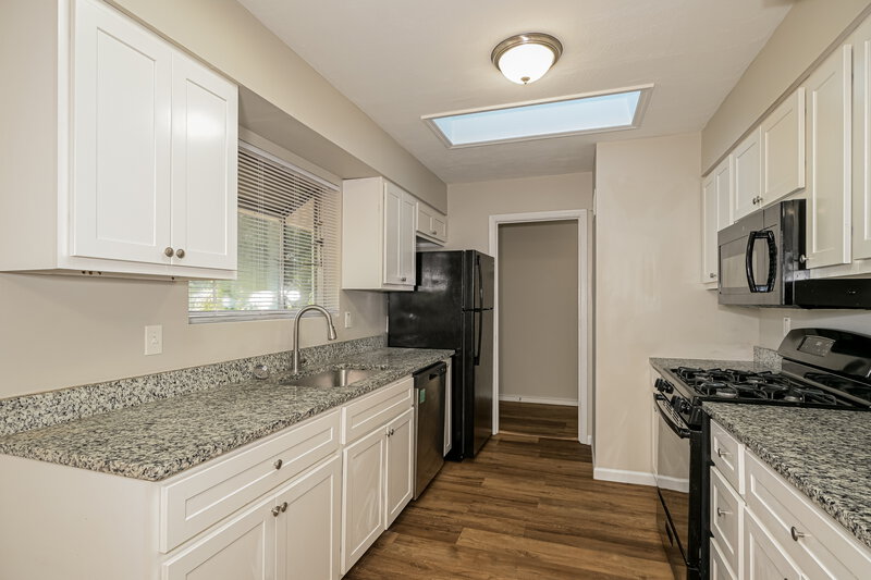 1,995/Mo, 3935 Parker Rd Florissant, MO 63033 Kitchen View 2