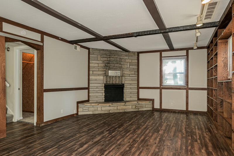 1,995/Mo, 3935 Parker Rd Florissant, MO 63033 Family Room View