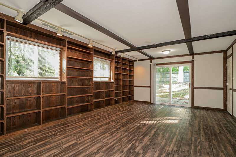 1,995/Mo, 3935 Parker Rd Florissant, MO 63033 Family Room View 2