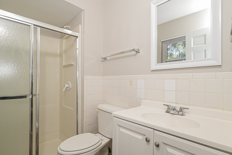 1,995/Mo, 3935 Parker Rd Florissant, MO 63033 Main Bathroom View