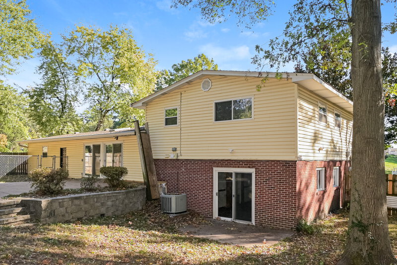 1,995/Mo, 3935 Parker Rd Florissant, MO 63033 Rear View 2