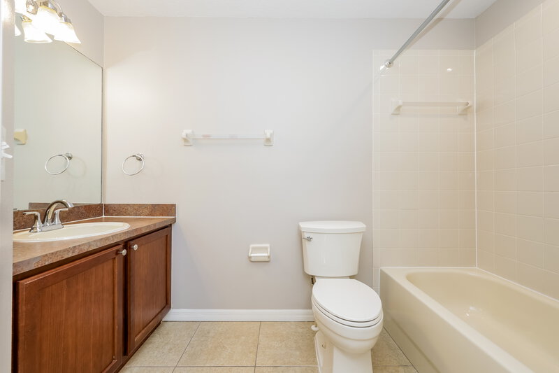 2,395/Mo, 1555 Hillview Ln Tarpon Springs, FL 34689 Main Bathroom View