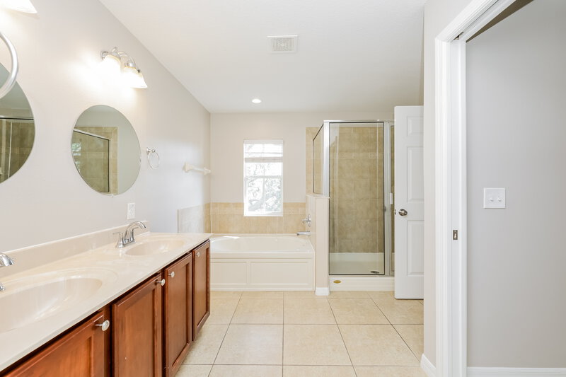 2,395/Mo, 1555 Hillview Ln Tarpon Springs, FL 34689 Main Bathroom View 2