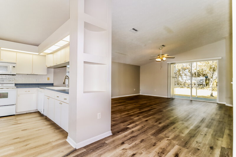 2,245/Mo, 7833 Fashion Loop New Port Richey, FL 34654 Dining Room View 2