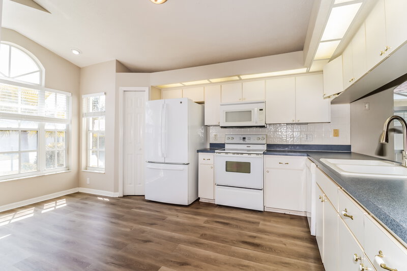 2,245/Mo, 7833 Fashion Loop New Port Richey, FL 34654 Kitchen View