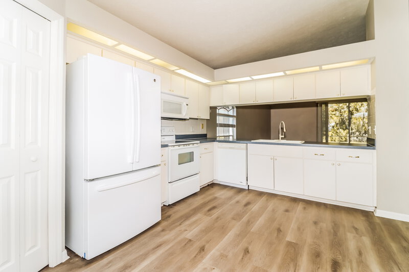 2,245/Mo, 7833 Fashion Loop New Port Richey, FL 34654 Kitchen View 2