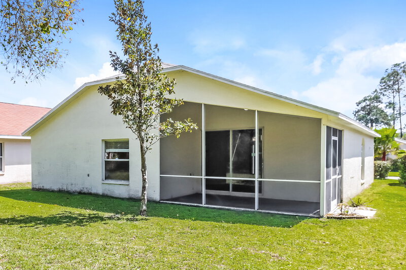 2,245/Mo, 7833 Fashion Loop New Port Richey, FL 34654 Rear View