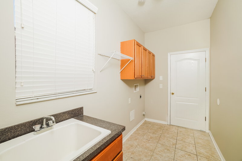 2,575/Mo, 7714 Atwood Dr Wesley Chapel, FL 33545 Laundry Room View