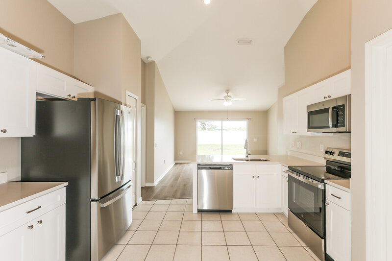 2,050/Mo, 11109 Lake Lanier Dr Riverview, FL 33569 Kitchen View