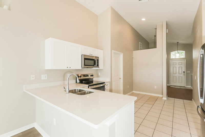 2,050/Mo, 11109 Lake Lanier Dr Riverview, FL 33569 Kitchen View 3