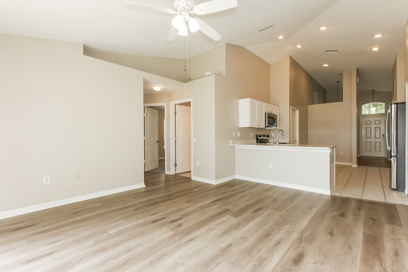 2,050/Mo, 11109 Lake Lanier Dr Riverview, FL 33569 Family Room View 2