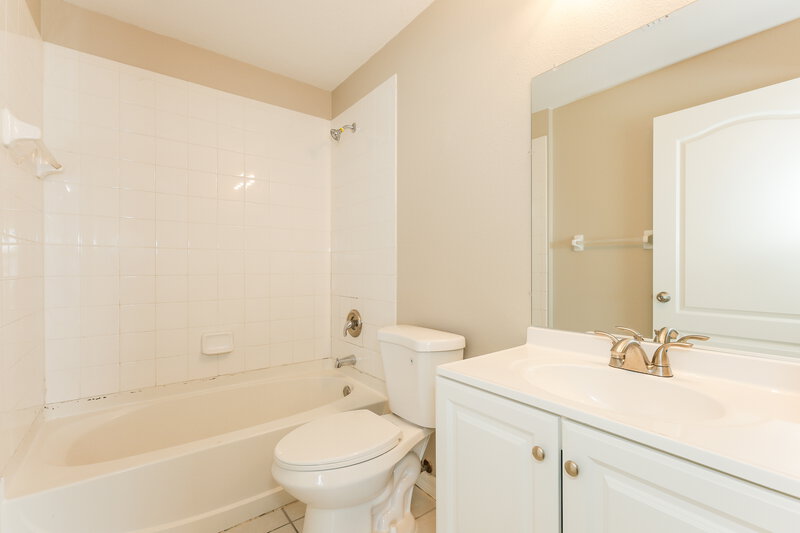 2,050/Mo, 11109 Lake Lanier Dr Riverview, FL 33569 Bathroom View