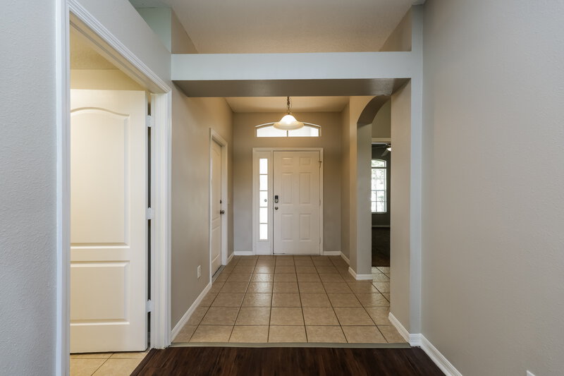 1,960/Mo, 6748 Monarch Park Dr Apollo Beach, FL 33572 Foyer View