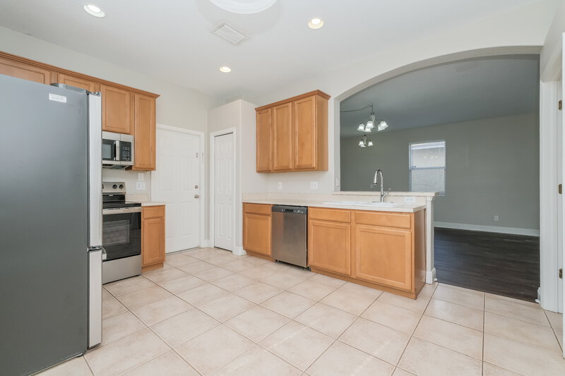 2,260/Mo, 8545 Deer Chase Dr Riverview, FL 33578 Kitchen View 2