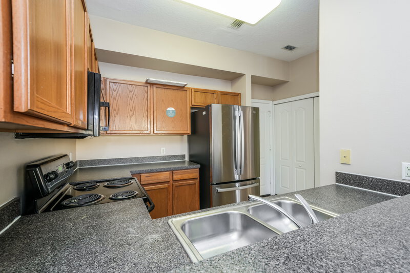 1,955/Mo, 8930 Iron Oak Ave Tampa, FL 33647 Kitchen View