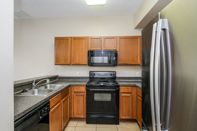 1,955/Mo, 8930 Iron Oak Ave Tampa, FL 33647 Kitchen View 2