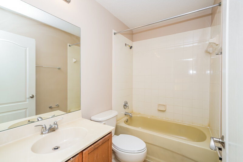 1,955/Mo, 8930 Iron Oak Ave Tampa, FL 33647 Bathroom View