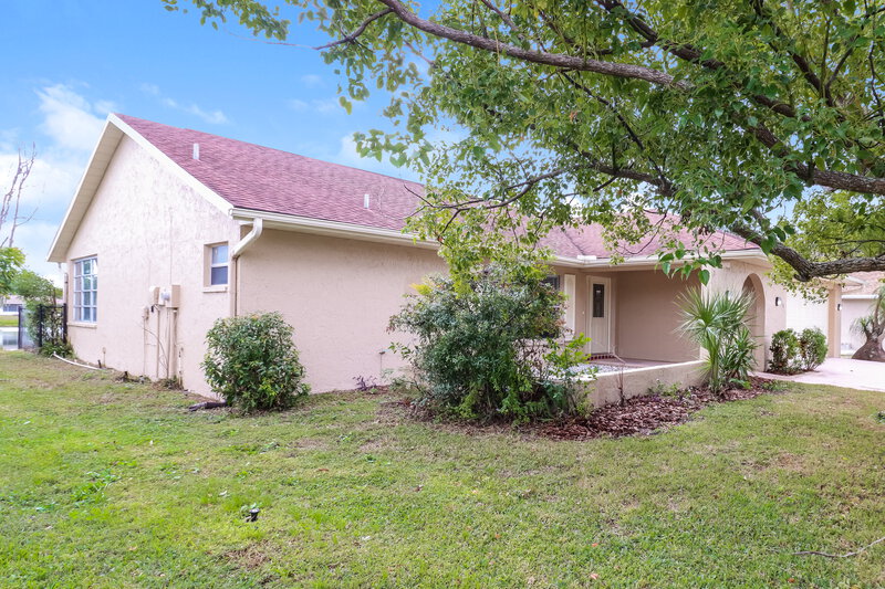 1,755/Mo, 7618 Summertree Ln New Port Richey, FL 34653 Front View