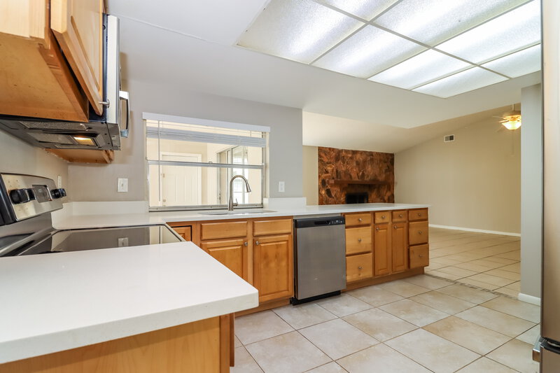 1,755/Mo, 7618 Summertree Ln New Port Richey, FL 34653 Kitchen View