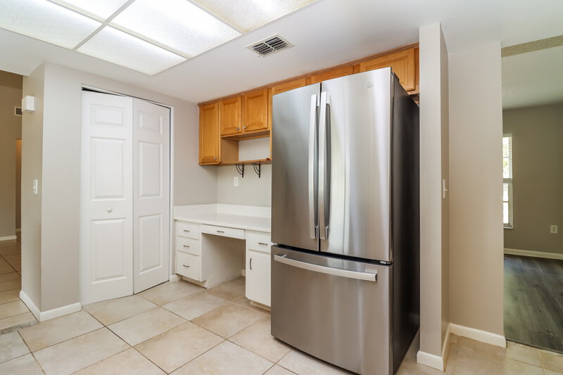 1,755/Mo, 7618 Summertree Ln New Port Richey, FL 34653 Kitchen View 2