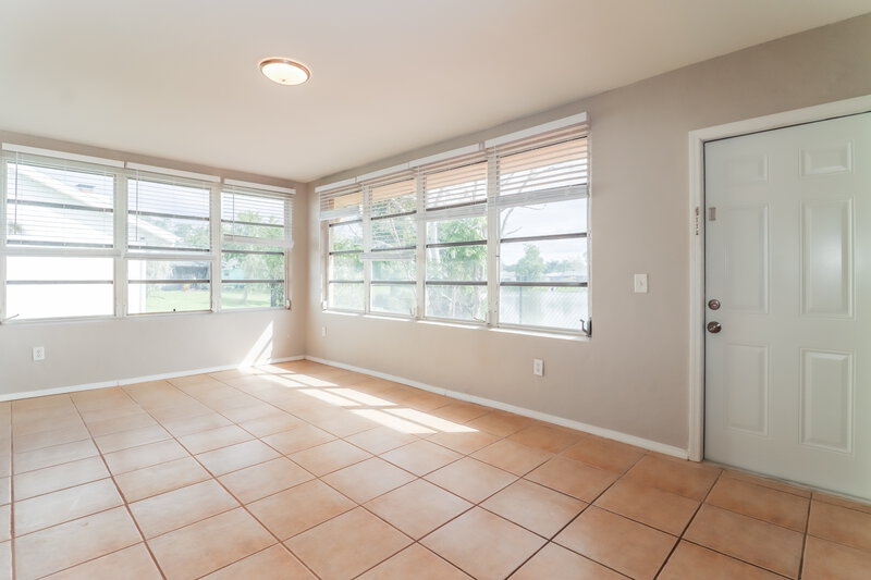 1,755/Mo, 7618 Summertree Ln New Port Richey, FL 34653 Sun Room View