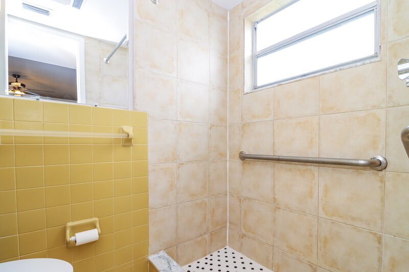 1,755/Mo, 7618 Summertree Ln New Port Richey, FL 34653 Bathroom View 2